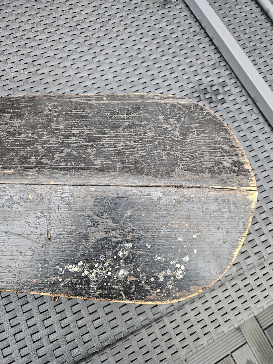 Antieke grote oude houten vioolkoffer met leren handvat