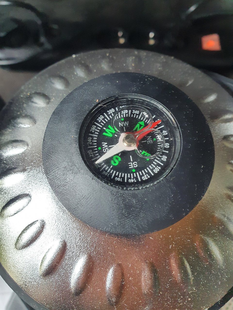 Nieuwe outdoor camping/ tuinlamp met dynamo aandrijving en kompas te koop..
