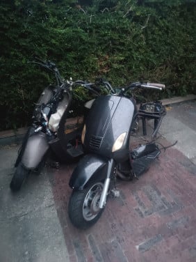2 x riva/retro scooter voor onderdelen zonder kenteken
