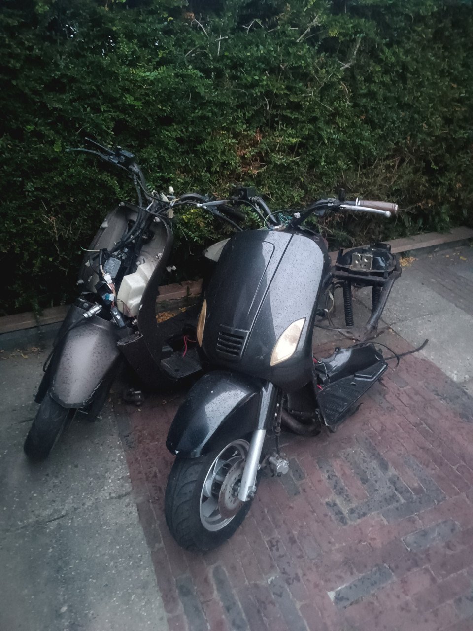 2 x riva/retro scooter voor onderdelen zonder kenteken