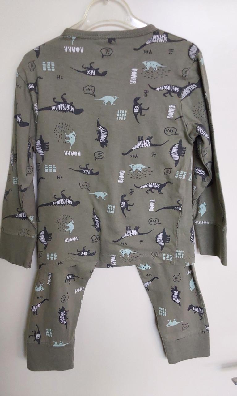 Prénatal pyjama's met dino's in maat 98 (per stuk €4 samen voor €6)
