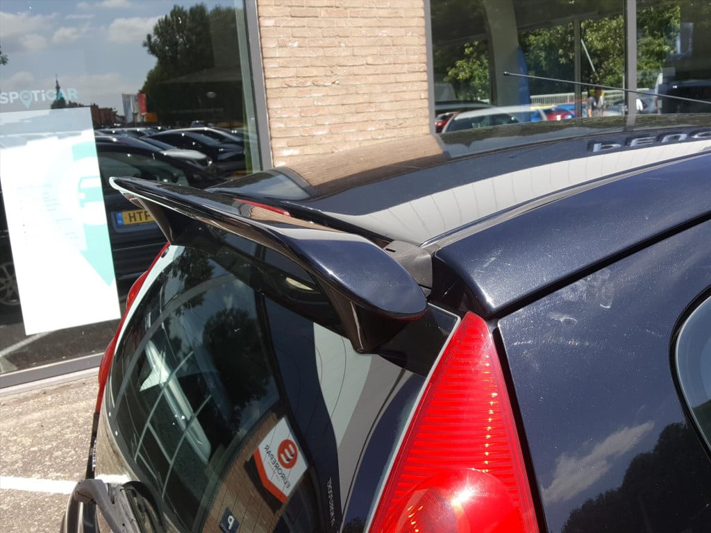 Peugeot 107 1.0 12v 5d 2-tronic automaat airco | lm-velgen | radio met cd-s