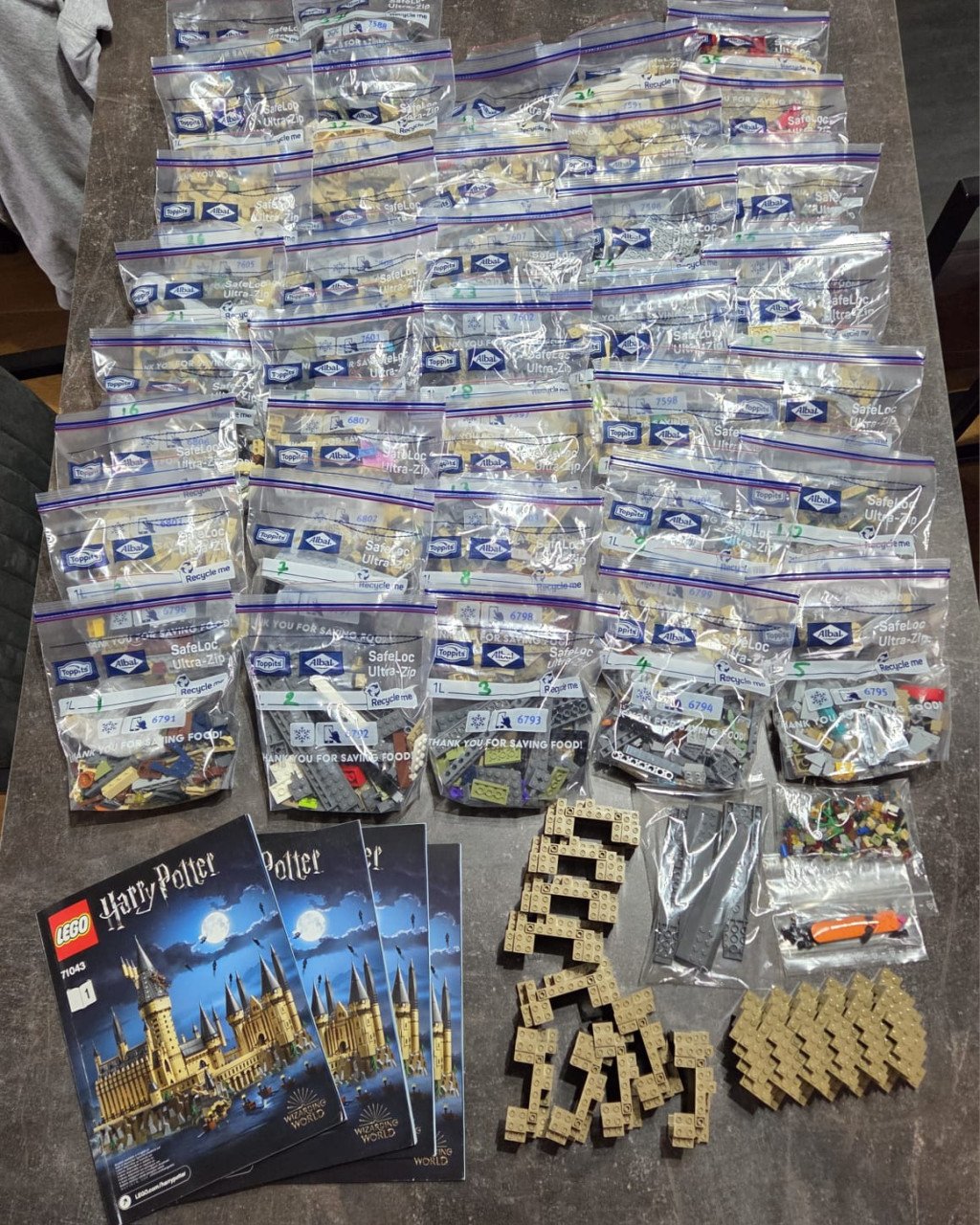 Lego Hogwarts 71043 inclusief display case