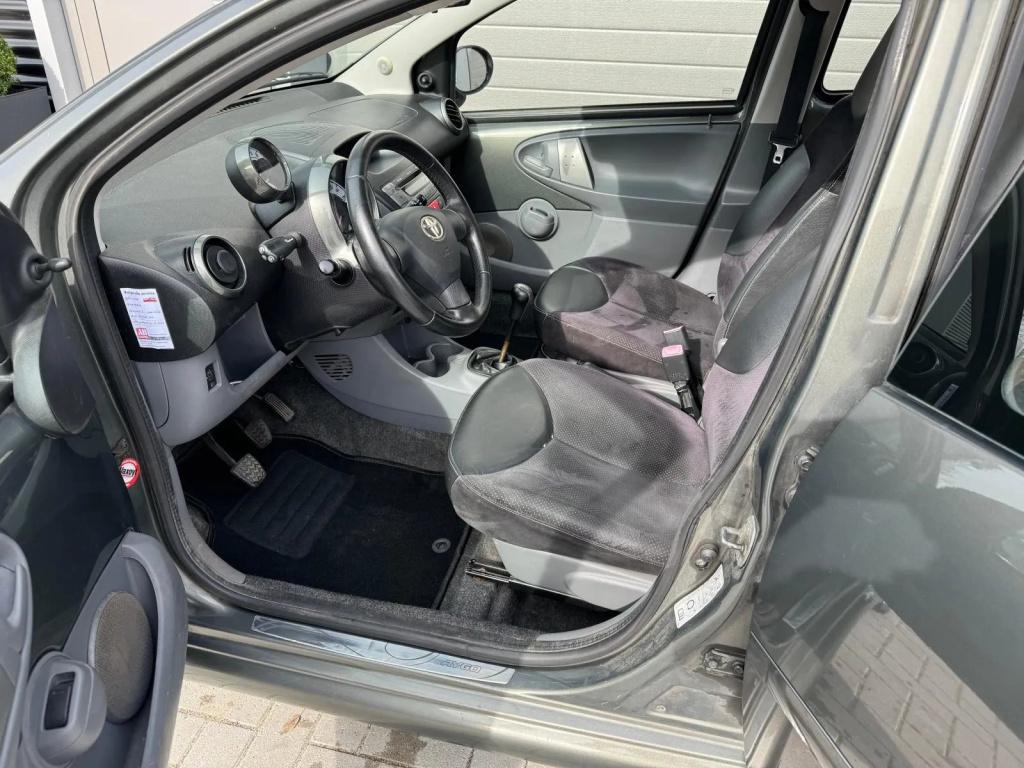 Toyota Aygo 1.0-12v aspiration green