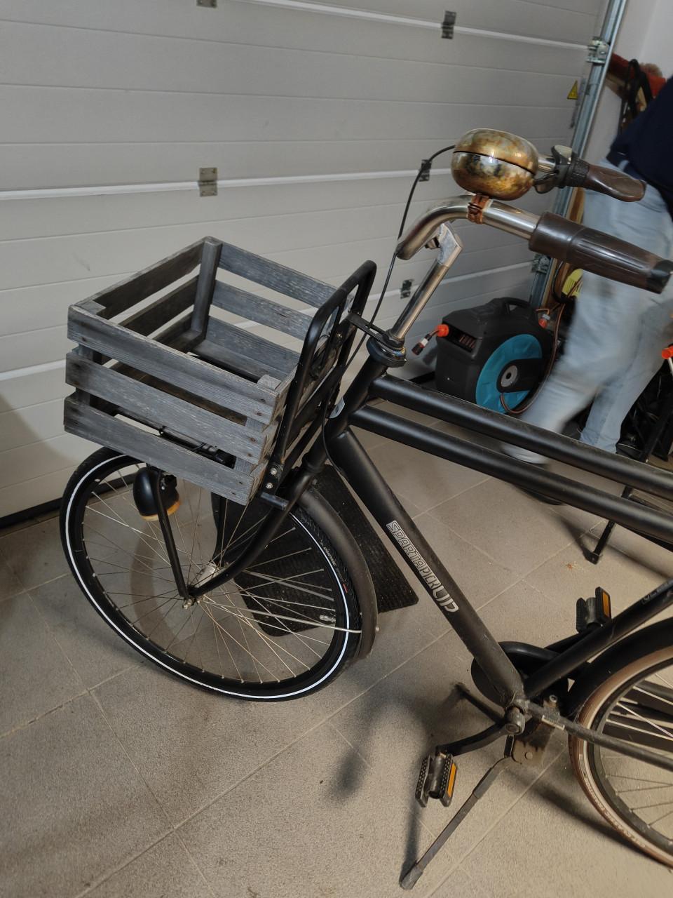 Heren stadsfiets met krat te koop