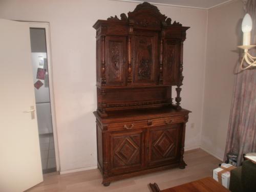 Antieke kast in goede staat OPRUIMPRIJS 95 euro