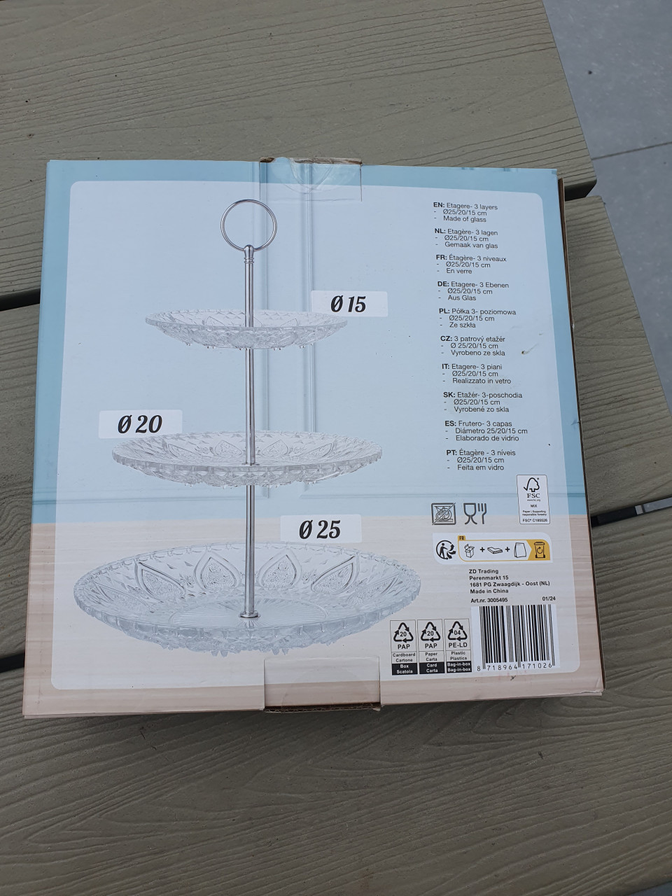 Prachtige nog nieuwe 3 delige glazen Etagere, nieuw in de doos...