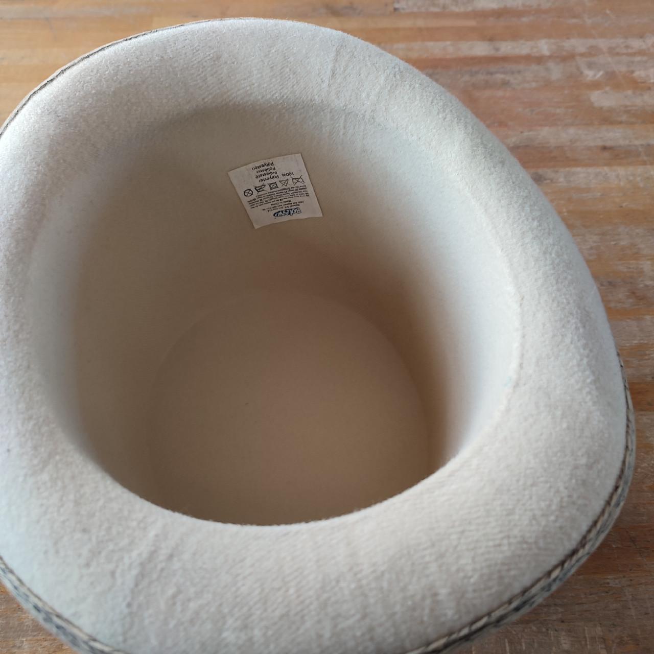 Hoge Hoed in nieuwstaat.