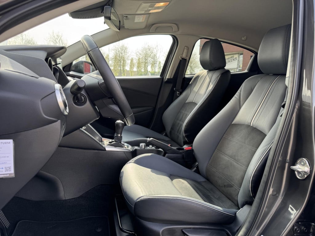 Mazda 2 1.5 skyactiv-g signature | navigatie | 360° camera | head-up displa