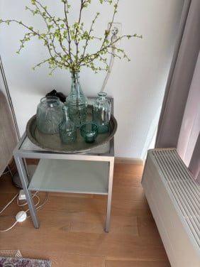 Bijzet tafeltje, glas, licht metalen frame