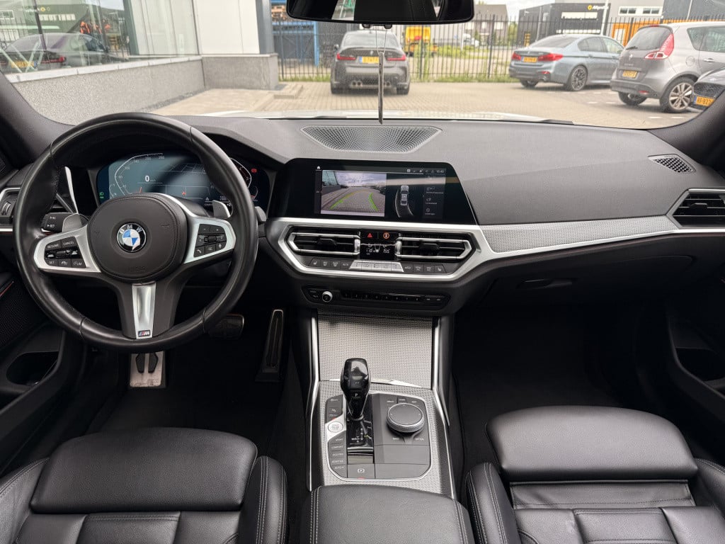 BMW 3-serie 320i m-sport | schuifdak | acc | leder | memory | laser | 20 in