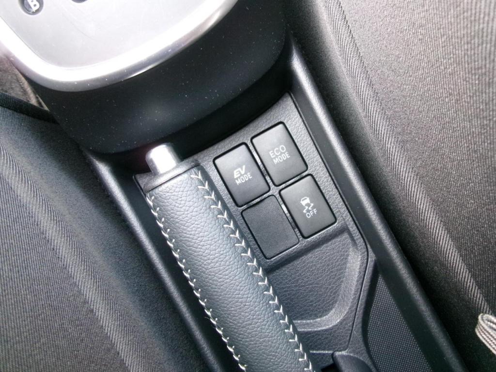 Toyota Yaris 1.5 hybrid clima, camera, multimedia, bluet.