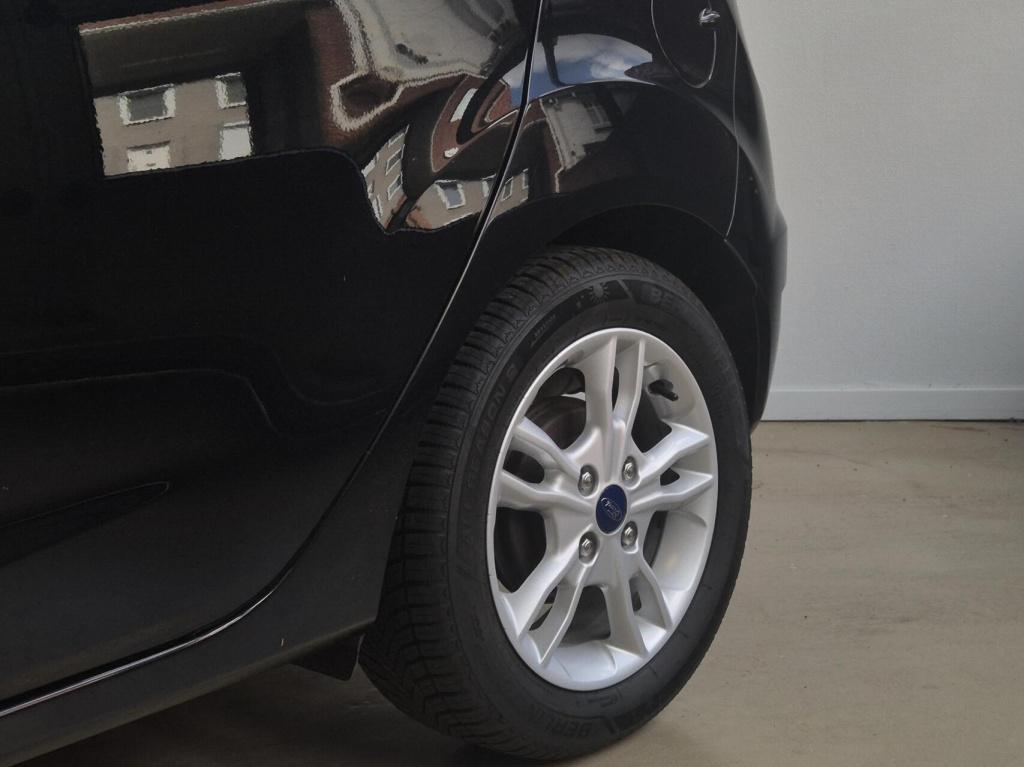 Ford Fiesta 1.25 / nieuwe db riem / parkeersensoren / stoelverwarming