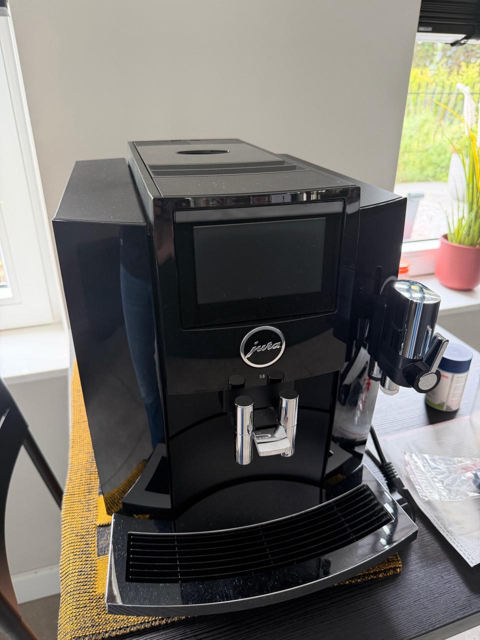 Keurig onderhouden Jura S8 EA piano black