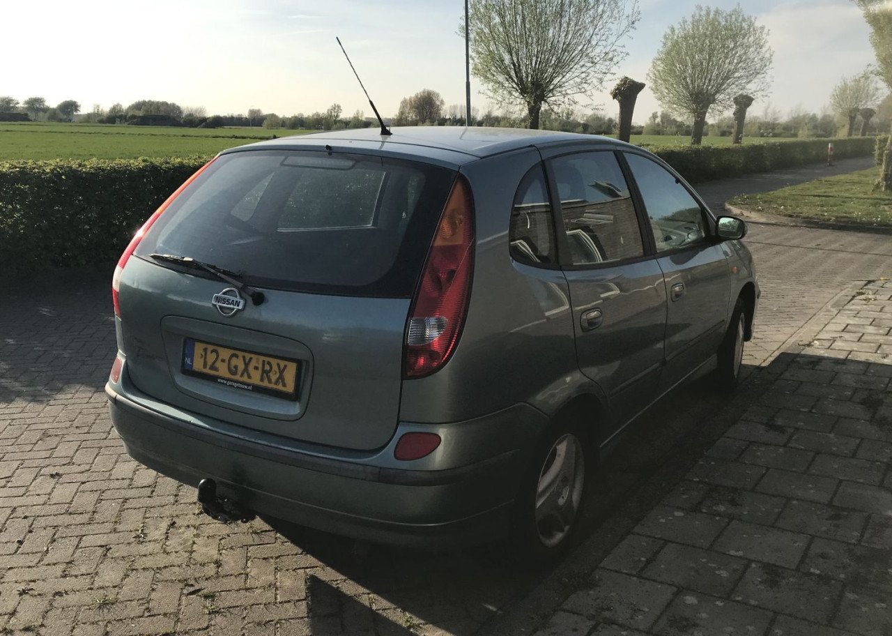 Nissan Almera Tino