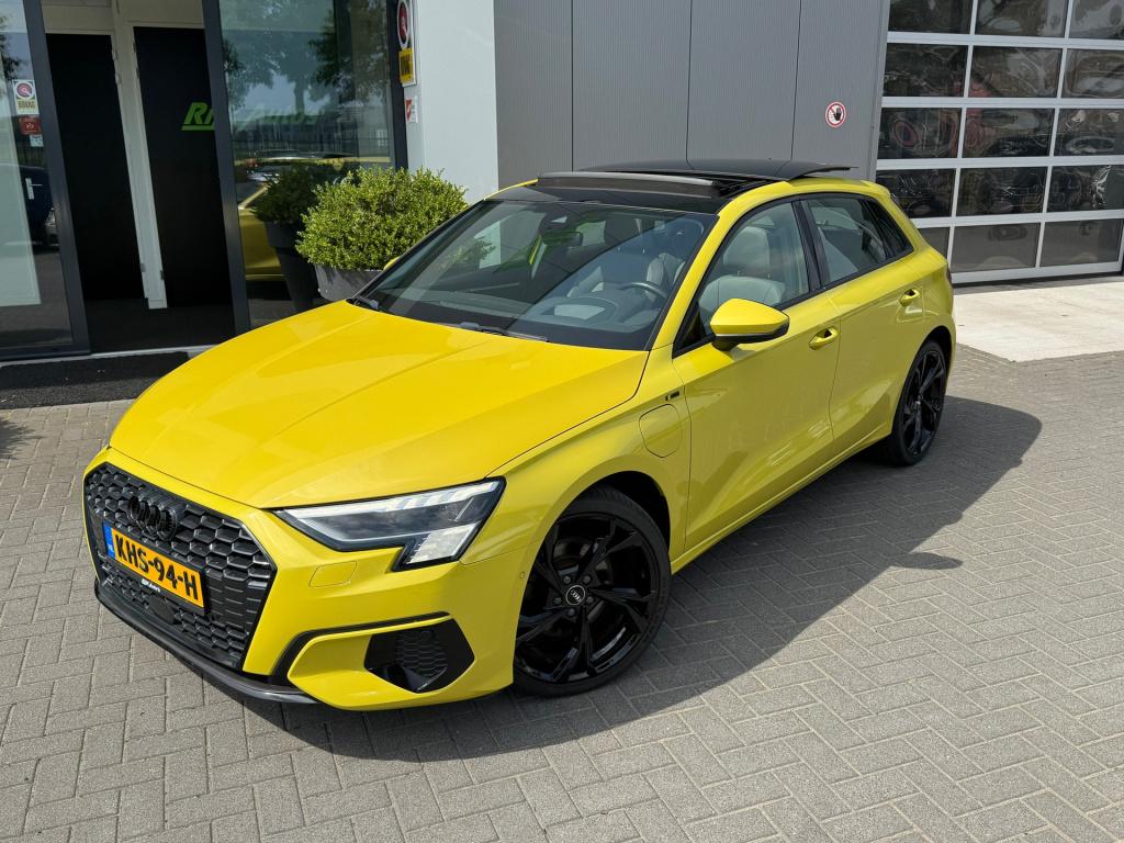 Audi A3 sportback 40 tfsie s-edition * pano * matrix * keyless * head-up