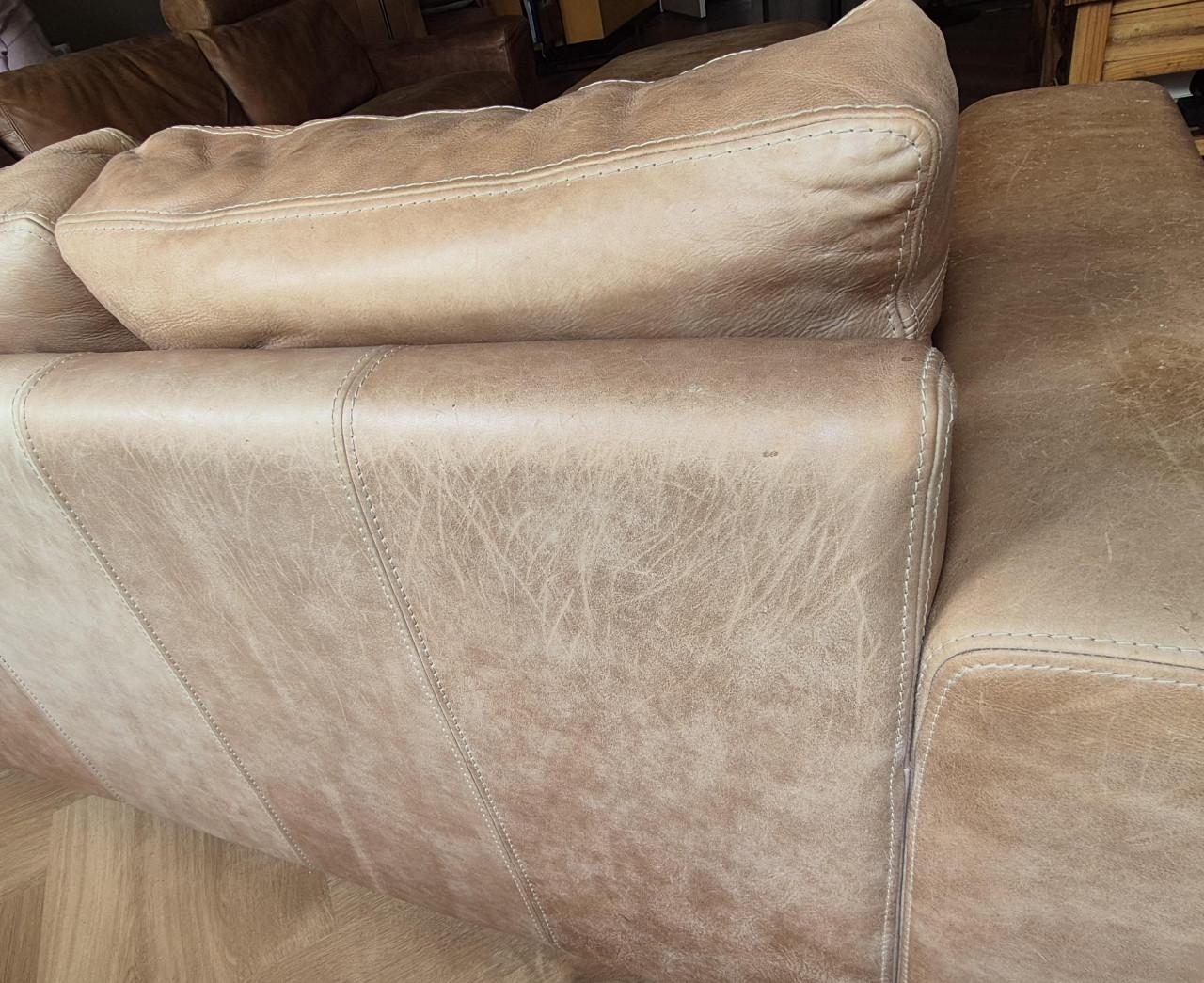 Lederen hoekbank inclusief hocker en hoofdsteunrollen