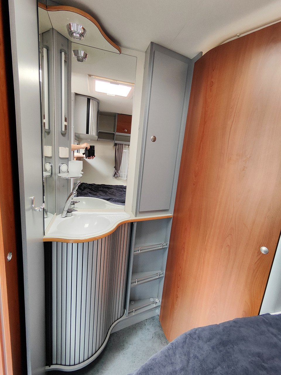 Luxe Kip caravan zeer compleet, incl. voortent en luifel.