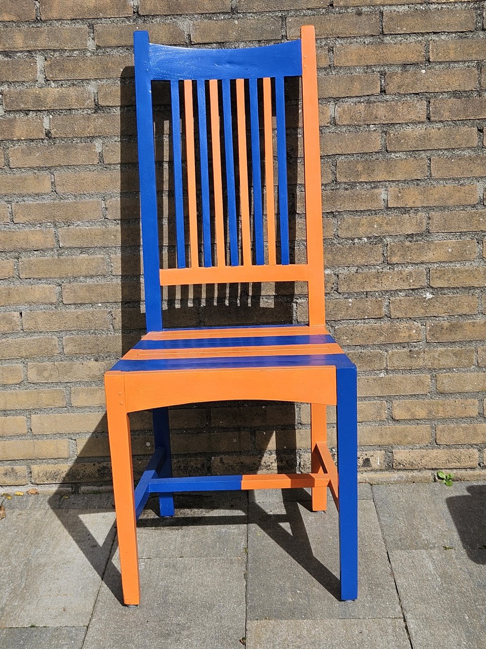 Met de hand geverfde stoelen