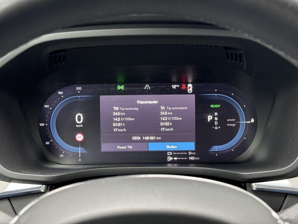 Volvo XC60 2.0 t6 plug-in hybrid awd plus dark r-design | pano | stoelverw.