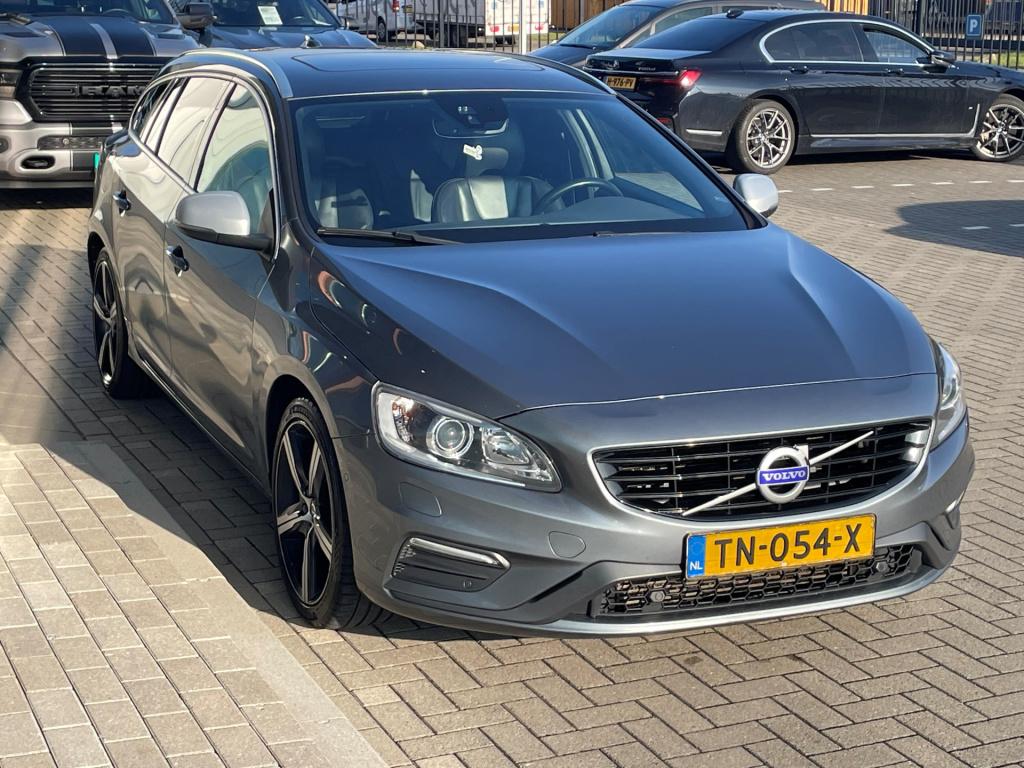 Volvo V60 2.0 d4 r-design automaat | schuifdak | leder | trekhaak