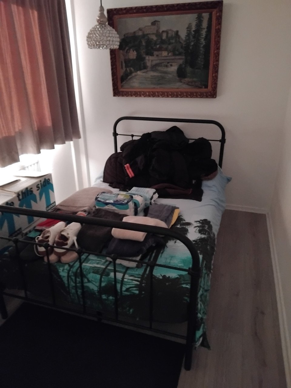 2  Bedden : 1x  2 persoons en 1 x 1 persoons Bed