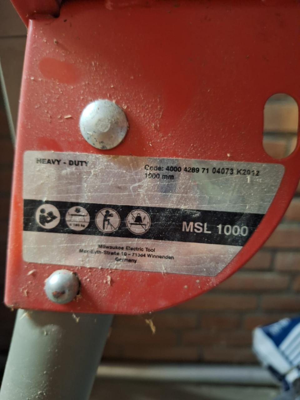Milwaukee afkortzaag met onderstel