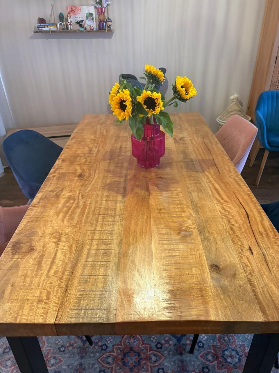 Mooie massieve eettafel