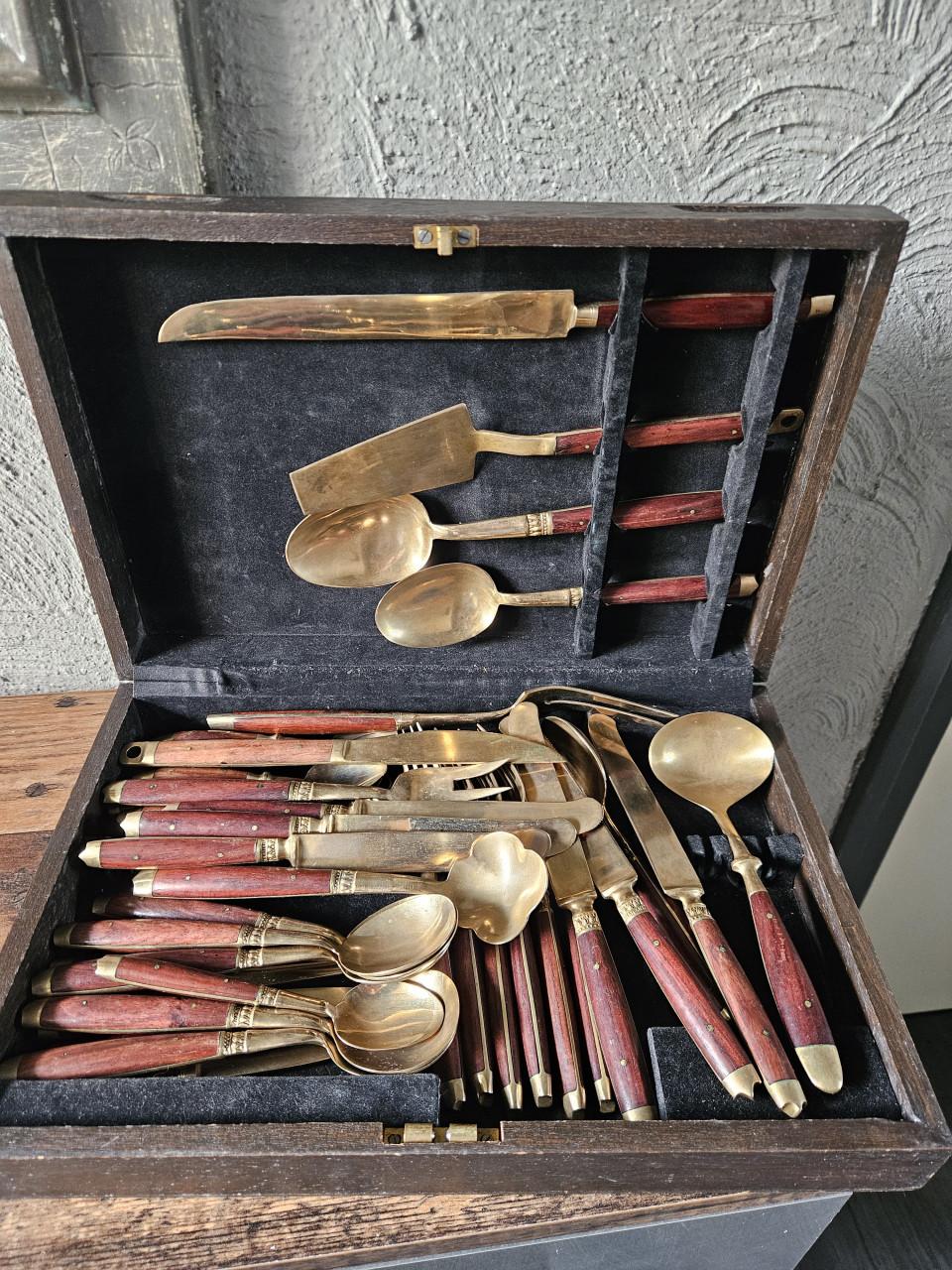 Antiek bestekset thailand brons & hout in Koffer - 60+ Delen