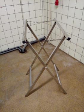 Uitklapbare schraag / bijzettafel
