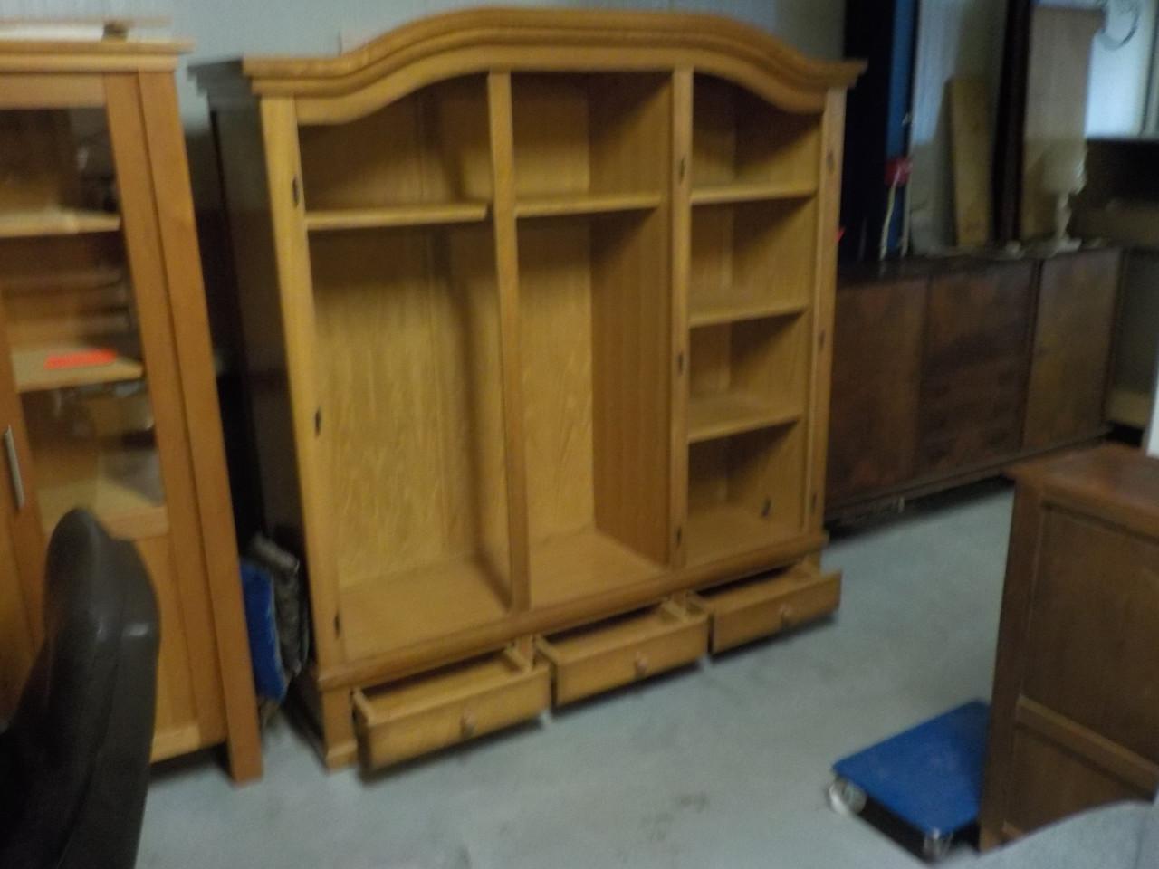 Mooie kwaliteit massief blank eiken kleerkast met 3 laden  vrijwel nieuw