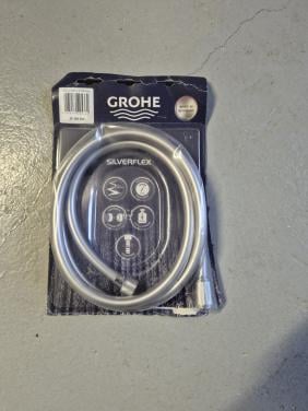 Grohe douchekop en zilver slang gereserveerd