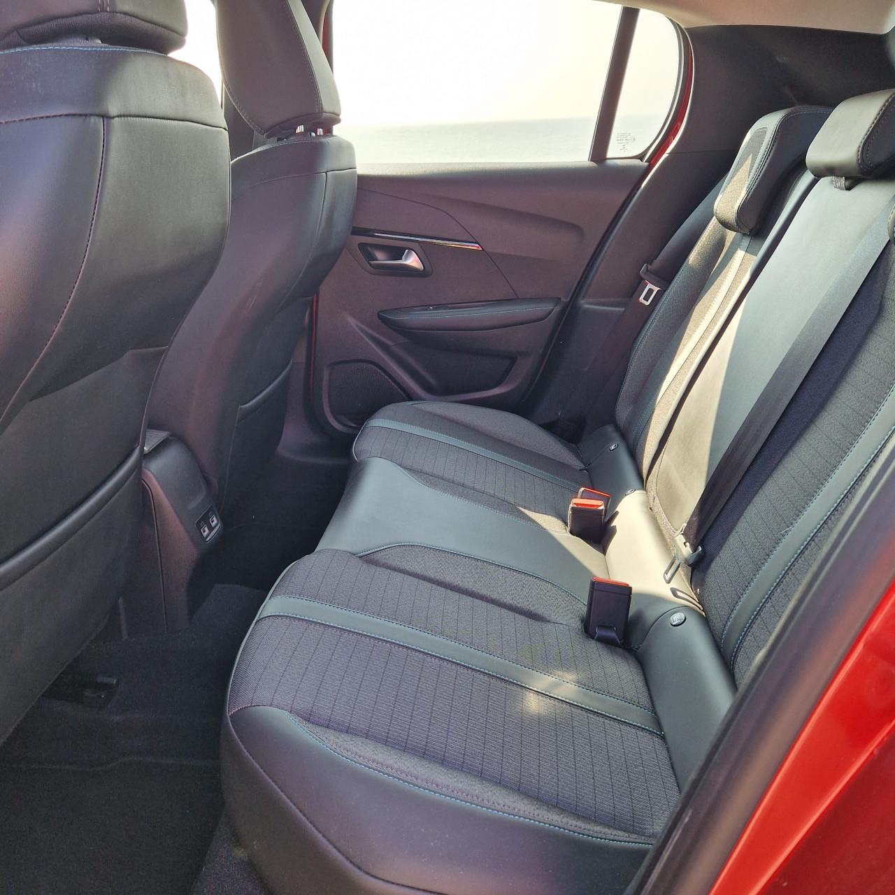 Te koop mooie peugeot 208 rood