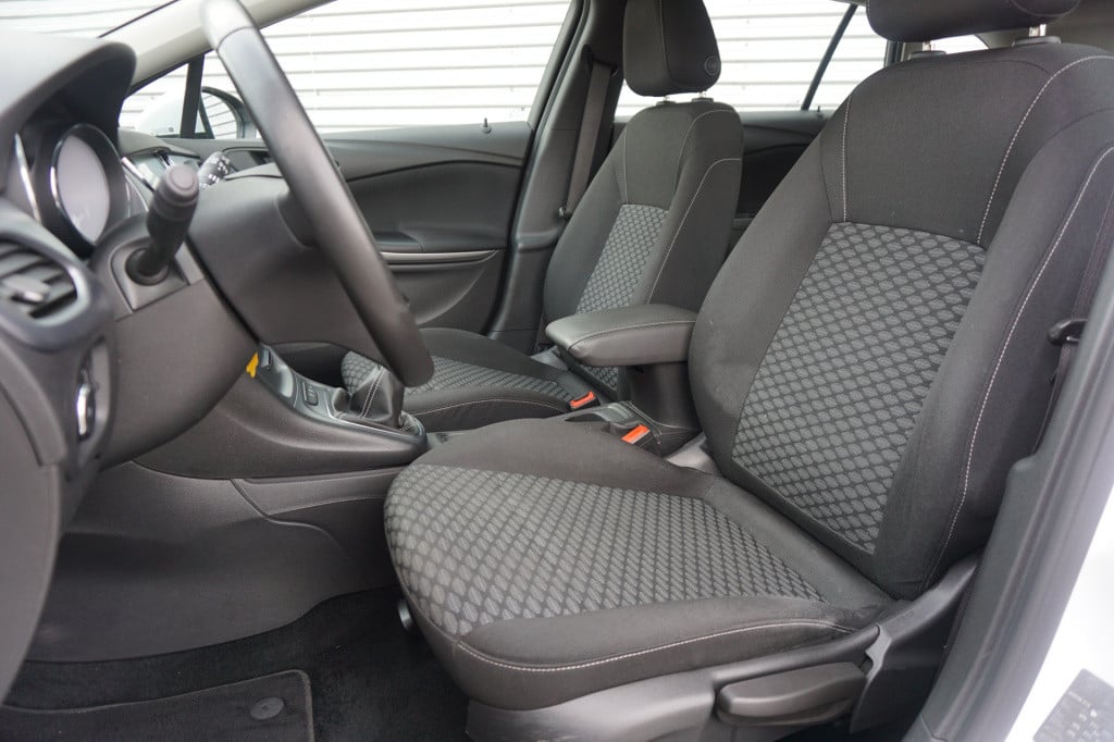 Opel Astra sports tourer 1.6 cdti online edition airco / cruise / navi / el
