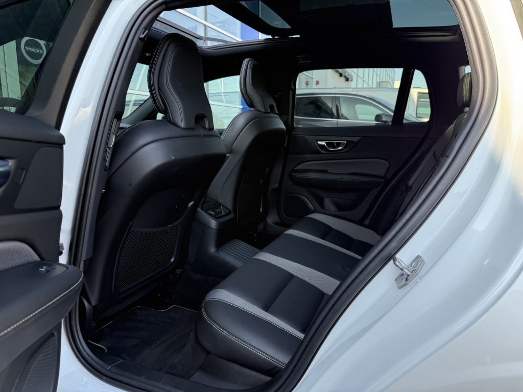 Volvo V60 t6 340pk recharge r-design| panodak| adap.cruise| h&ksound| came