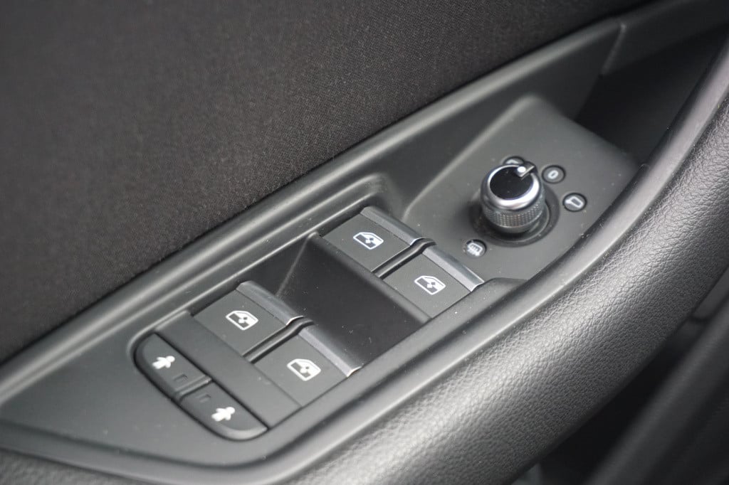 Audi A4 avant 2.0 tdi sport lease edition climate / navi / cruise / parkeer