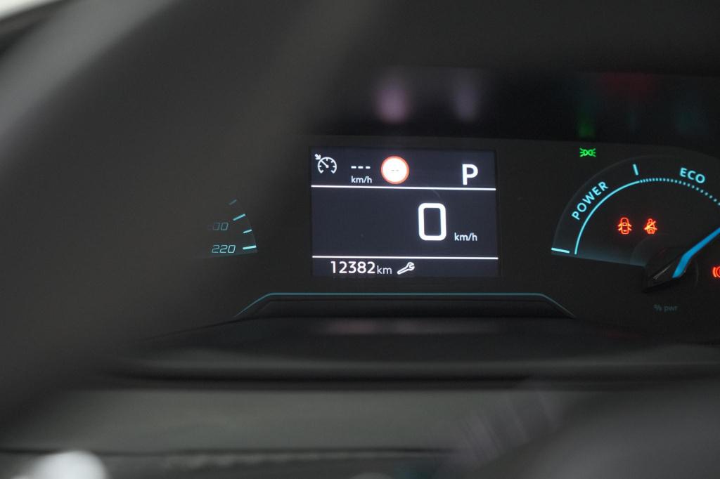 Peugeot 208 1.2 hybrid 110 e-dcs6 style | parkeersensoren | apple carplay |