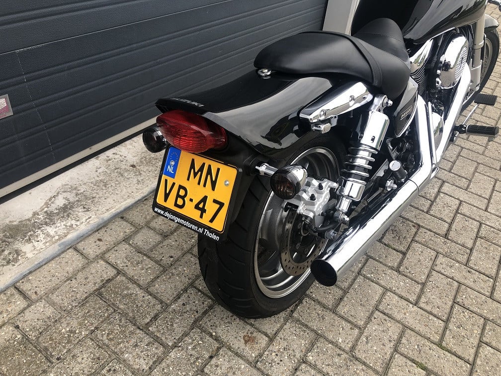 Suzuki VZ1600 Marauder uit 2005 met 28 dkm, mooie dikke cruiser €5250,-