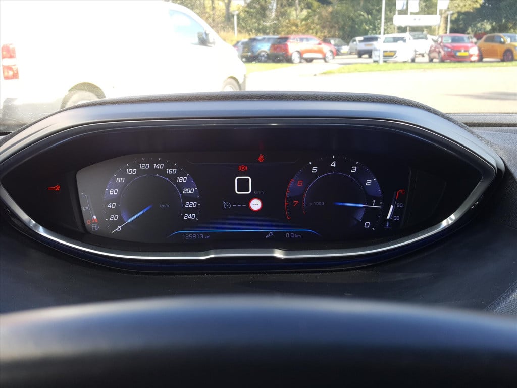 Peugeot 3008 1.2pt 130pk allure trekhaak | navi | apple carplay & android a