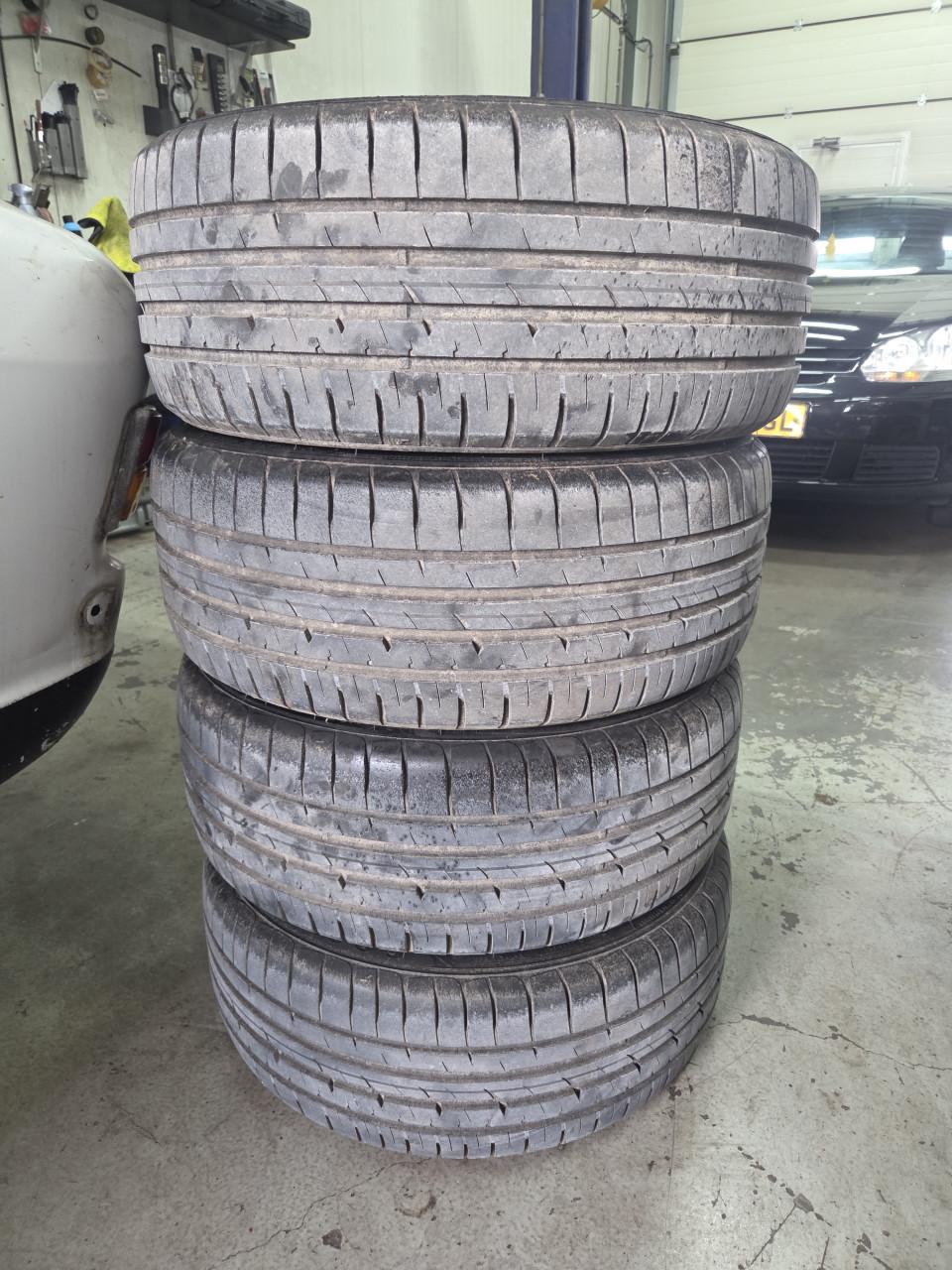 225-40-18 Goodyear Run Flat