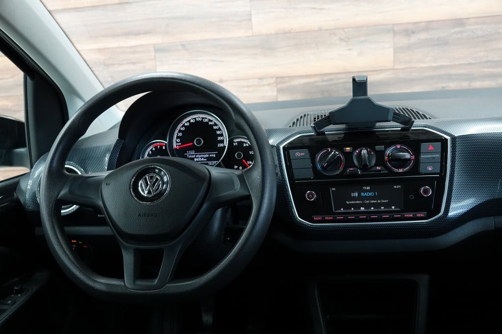 Volkswagen UP! 1.0 bmt move up! | cruise | bluetooth | airco |