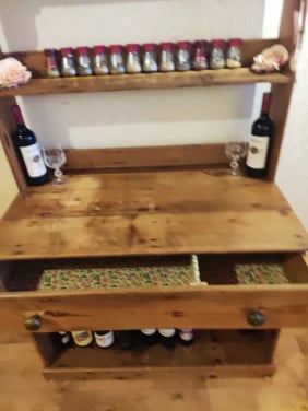 Oud-Hollandse grenen bordenkast, of bureau / buro, bestaande uit 2 delen