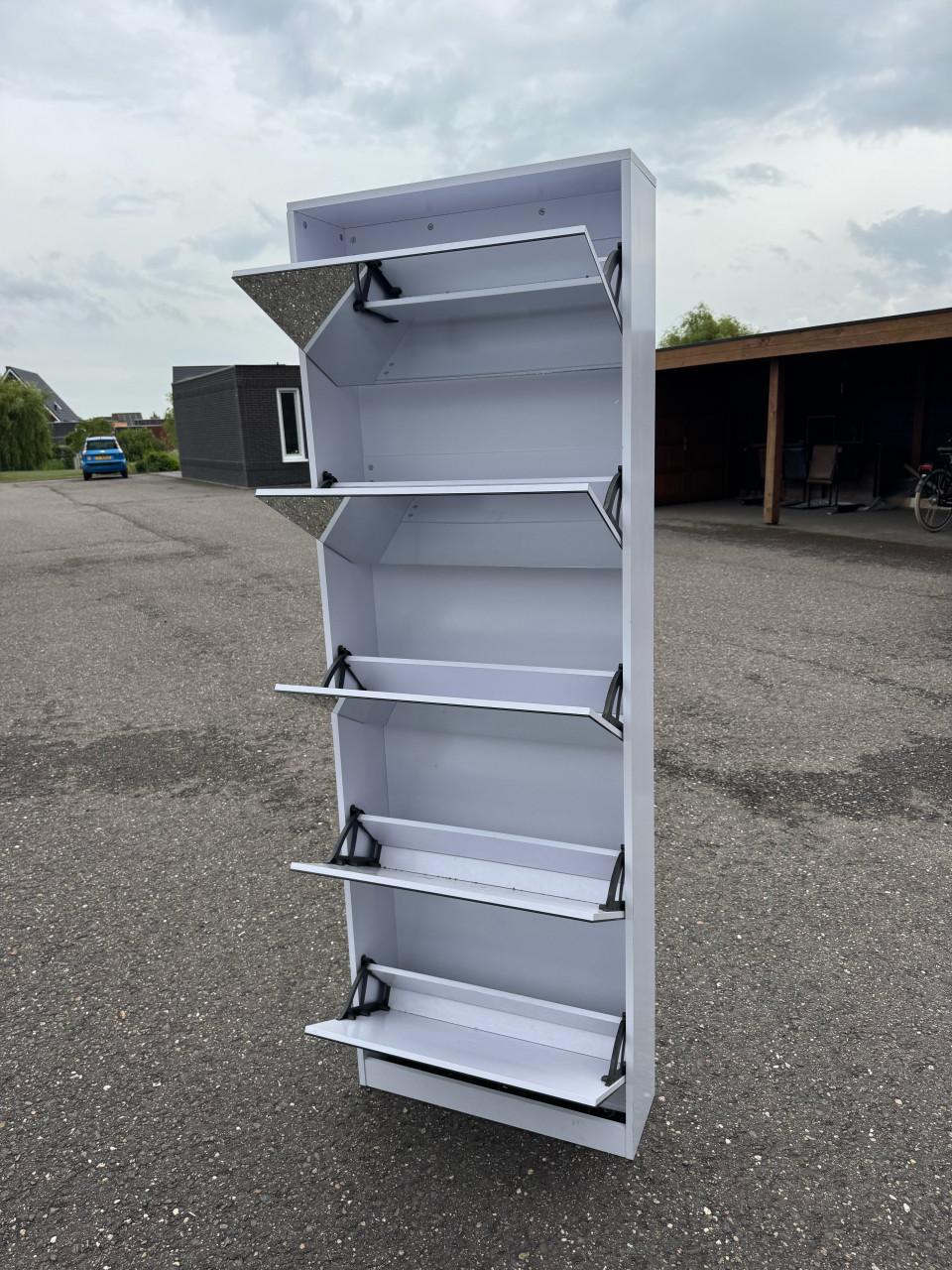 Schoenenkast met spiegel afm. H 185 B 64 D 20