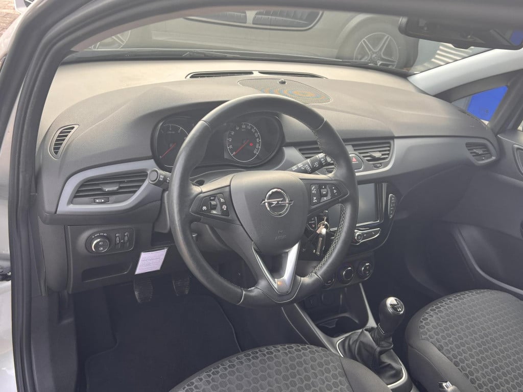 Opel Corsa 1.4 120 jaar edition, carplay, trekhaak enz. enz...