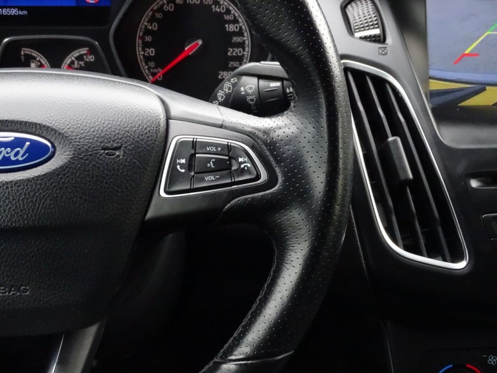Ford Focus wagon 2.0 st-3 250pk | camera | recaro | 19"