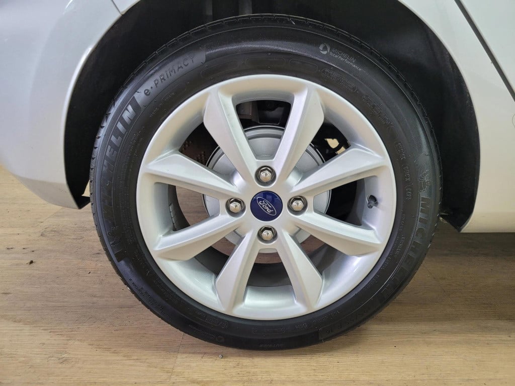 Ford Fiesta 1.1 trend | voorruitverwarming | velgen | cruisecontrol | groot