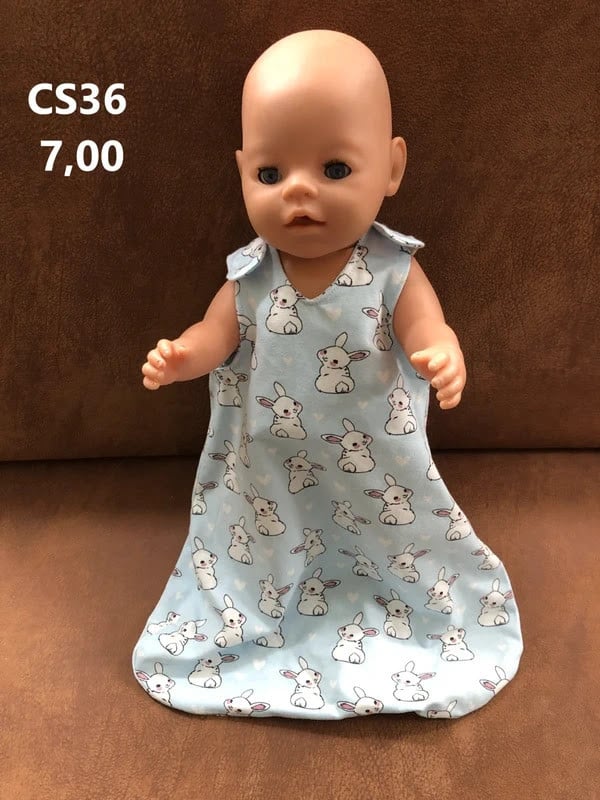 Leuke poppenkleertjes baby born. Slaapzak. Opbrengst KiKa.
