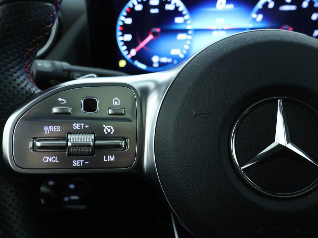 Mercedes-Benz Gla-klasse 180 business solution amg | sfeerverlichting | pan