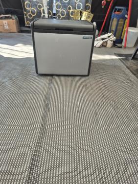 Elektrische koelbox 220 en 12 volt