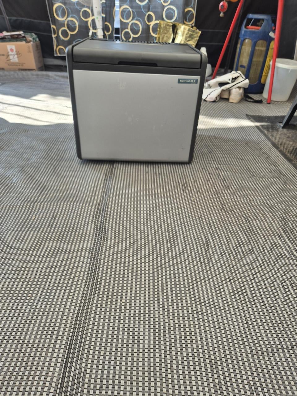 Elektrische koelbox 220 en 12 volt